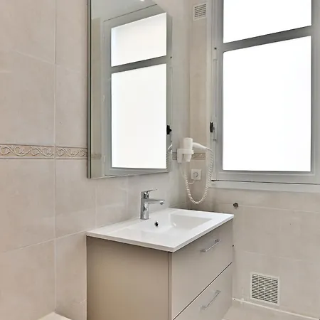 Lumineux Et Bien Decore A Apartment *