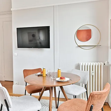 Lumineux Et Bien Decore A Lägenhet *