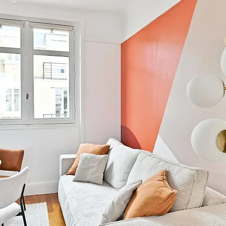 Lumineux Et Bien Decore A *