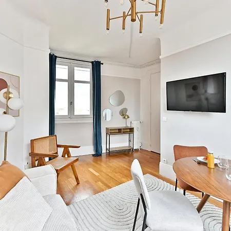 Lumineux Et Bien Decore A Lägenhet *